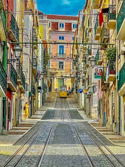 Tranvía amarillo por Lisboa